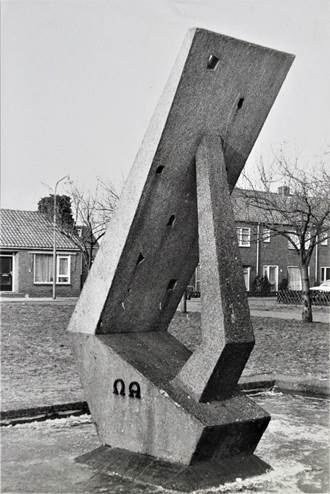 Afbeelding met buiten, gebouw, oud, grond
Automatisch gegenereerde beschrijving